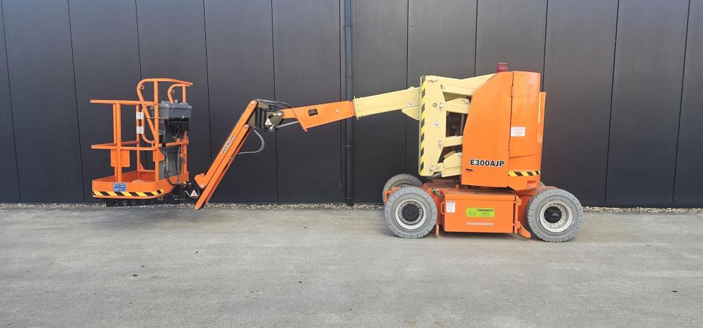 JLG E300AJP