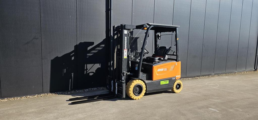 Doosan B25X-7