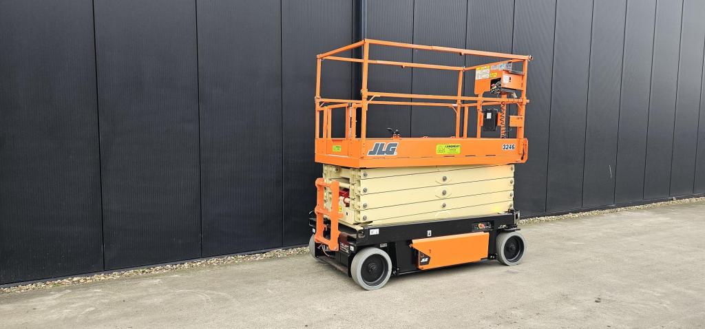 JLG R3246