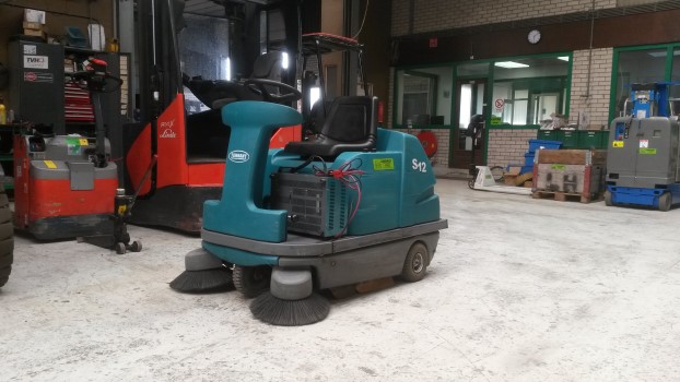 Tennant S12 veegmachine opzitter